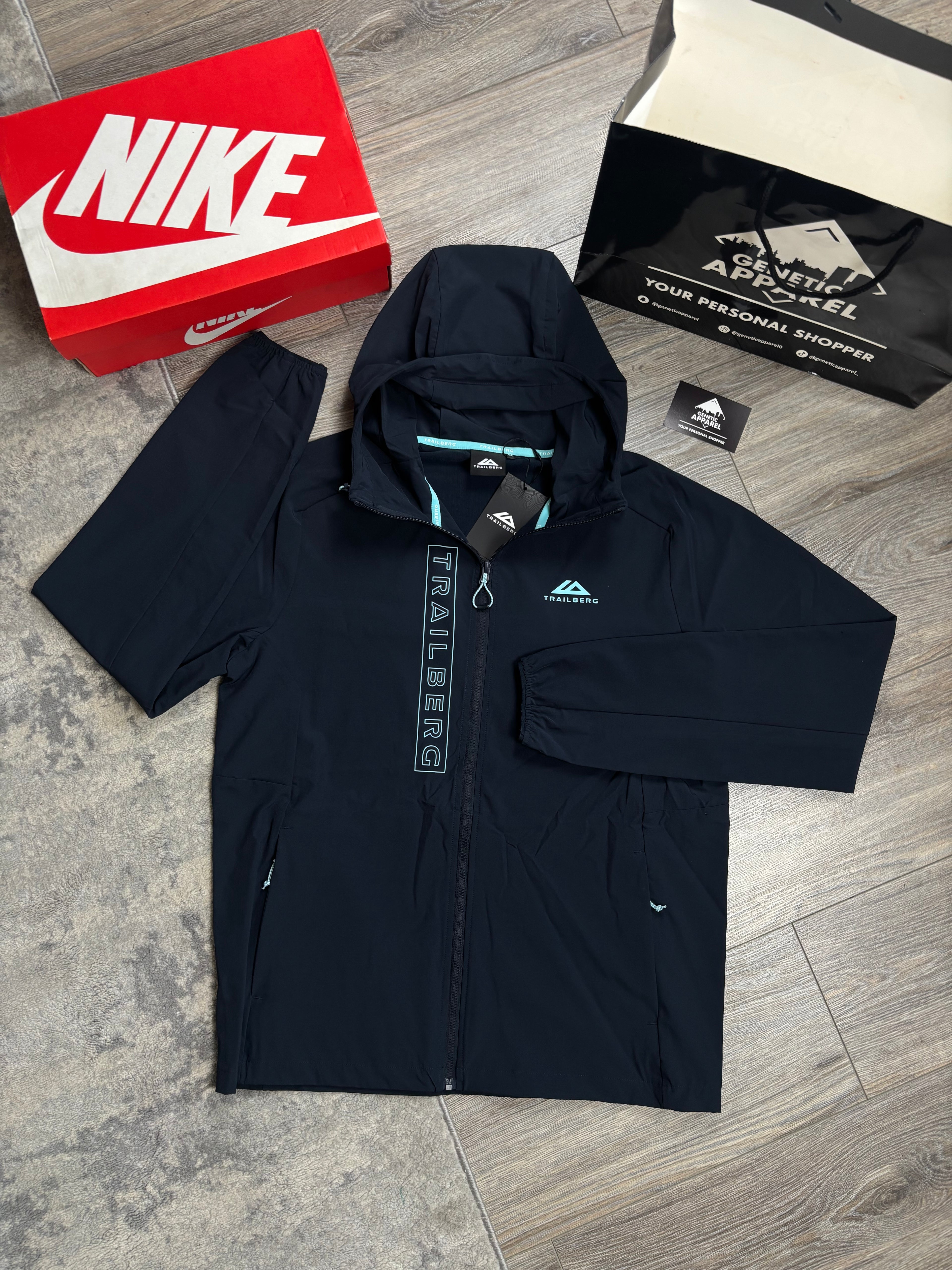 Trailberg Crested Tracksuit - ‘Navy’