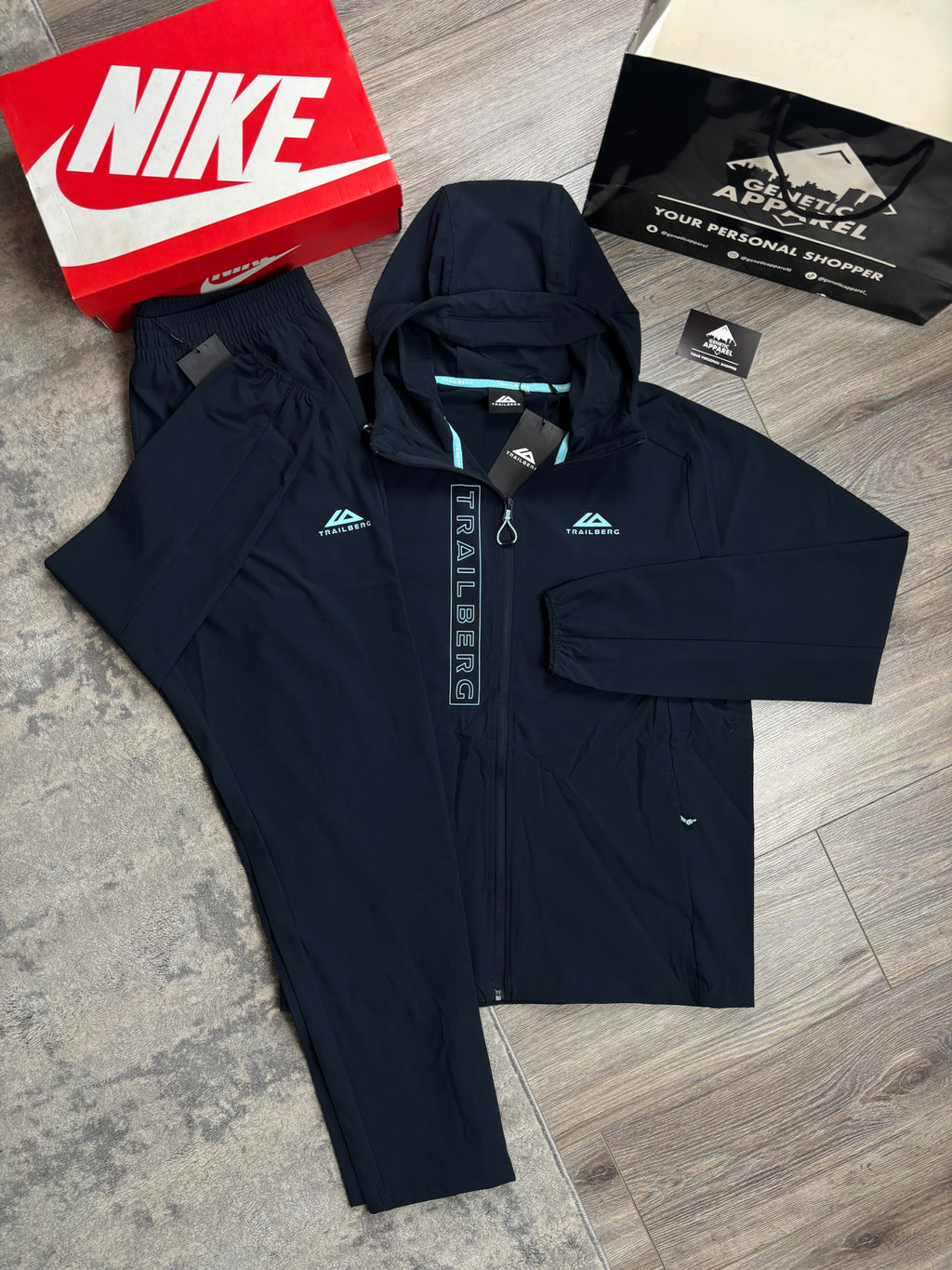 Trailberg Crested Tracksuit - ‘Navy’