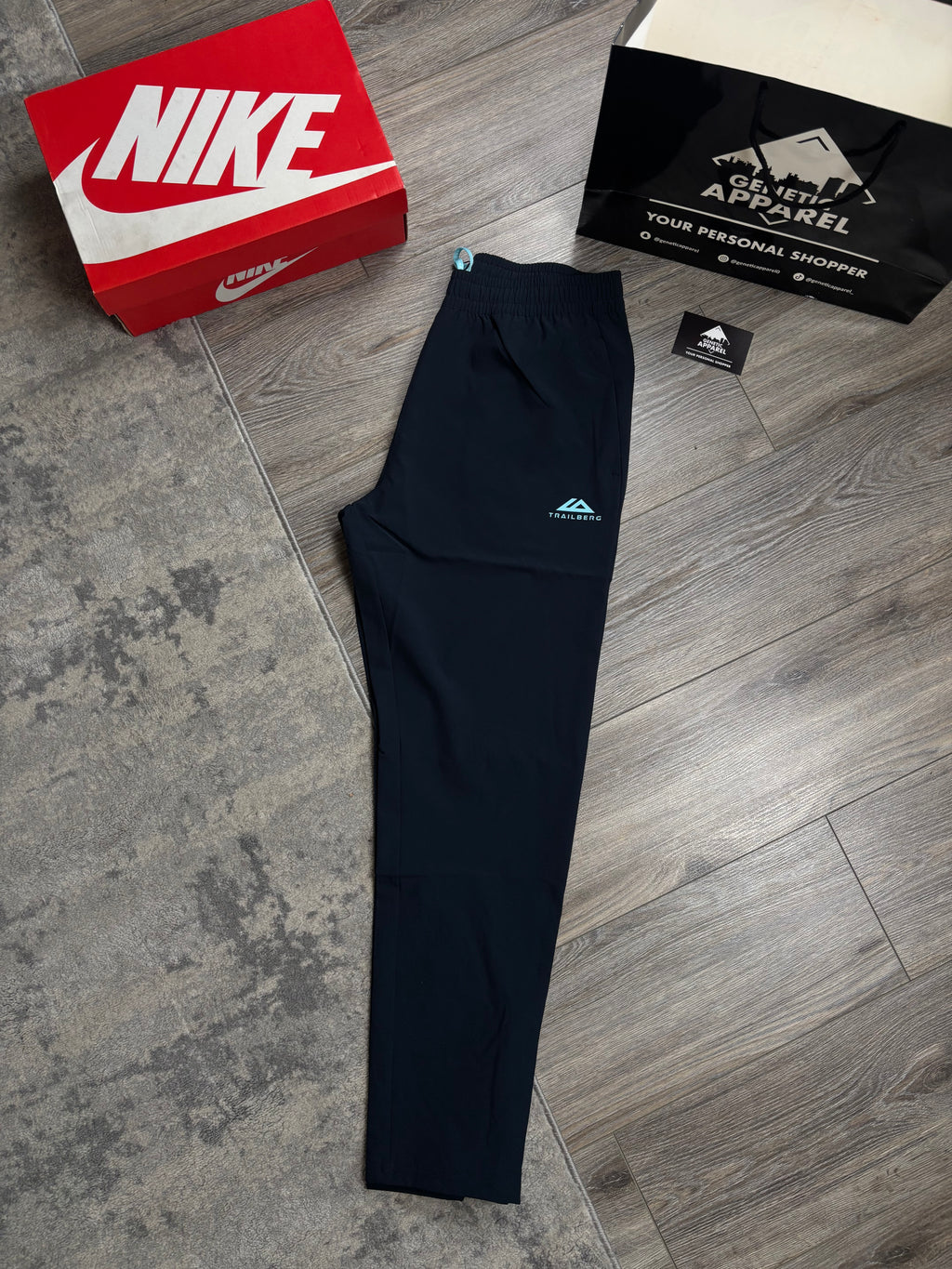 Trailberg Crested Tracksuit - ‘Navy’