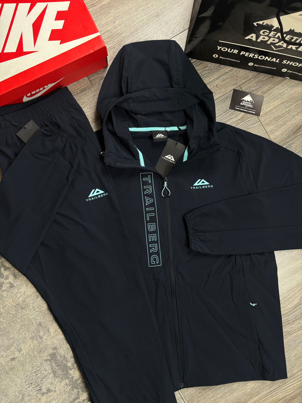 Trailberg Crested Tracksuit - ‘Navy’